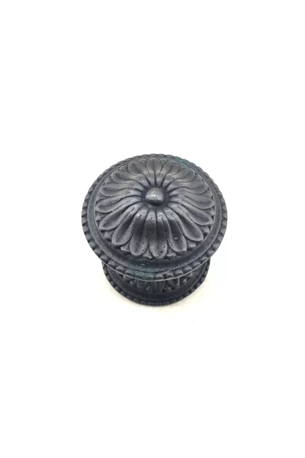 Antika Tarz Dekoratif Pirinç Papatya Kapı Babası - 73mm, Oksit