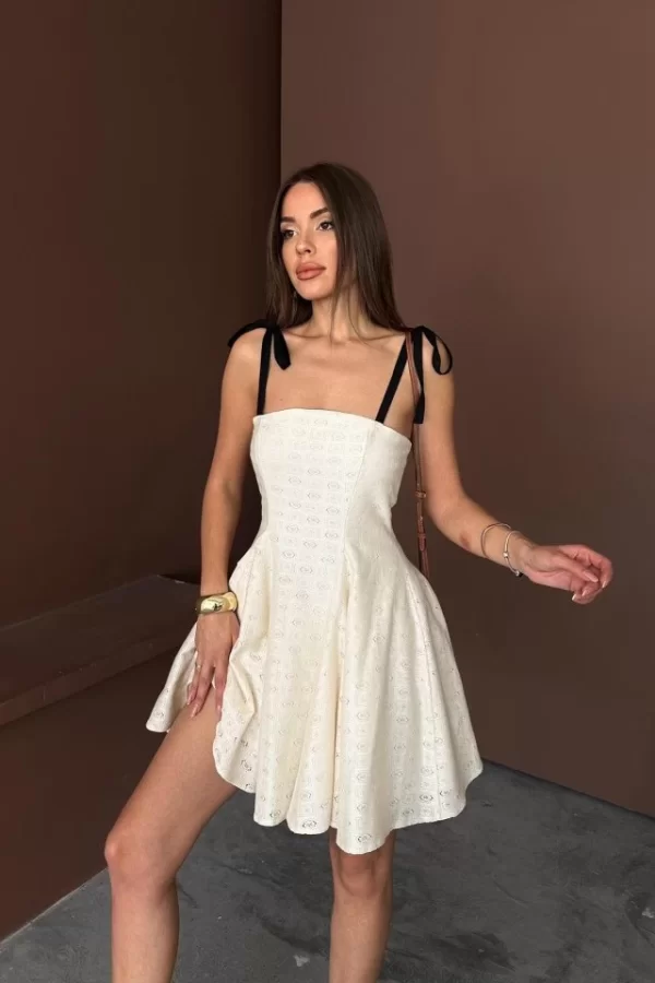 Bej Omzu Bağcıklı Elbise