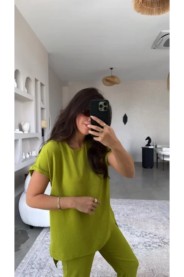 Kadın Kısa Kollu Bluz Ve Bileği Pens Detay Pantolon Ikili Takım