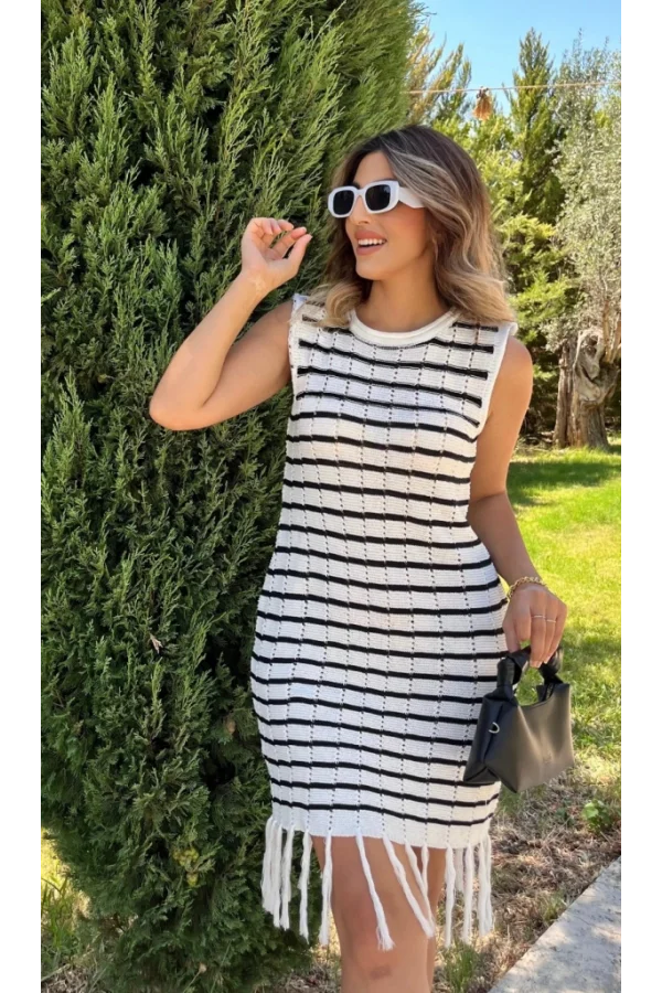 Kadın Kolsuz V Yaka Eteği Püsküllü çizgi Desen Triko Elbise