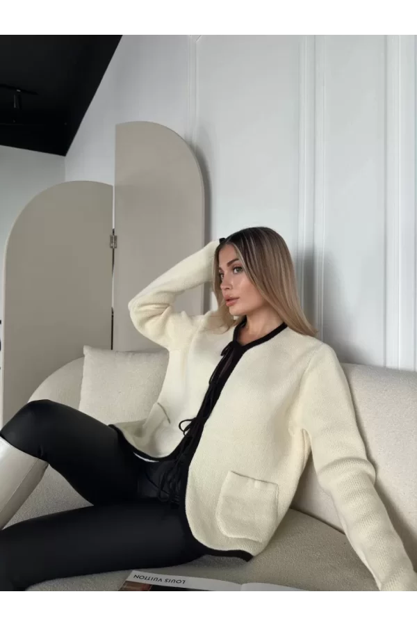 Luz&Pos Kirli Beyaz Triko Siyah Detaylı Bağlamalı Önden Cepli Hırka