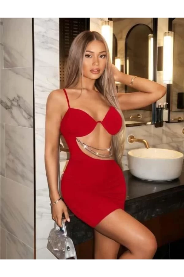 Luz&Pos Arias Closet Zincir Detaylı Göğüs Dekolteli Kırmızı Mini Club Elbisesi