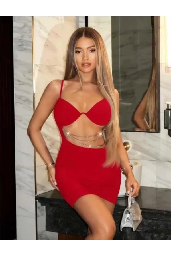 Luz&Pos Arias Closet Zincir Detaylı Göğüs Dekolteli Kırmızı Mini Club Elbisesi