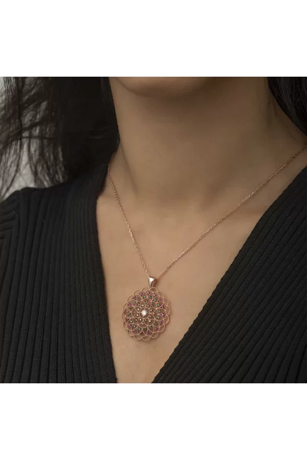 Luz&Pos Gümüş Rose Geometrik Desenli Madalyon Kolye