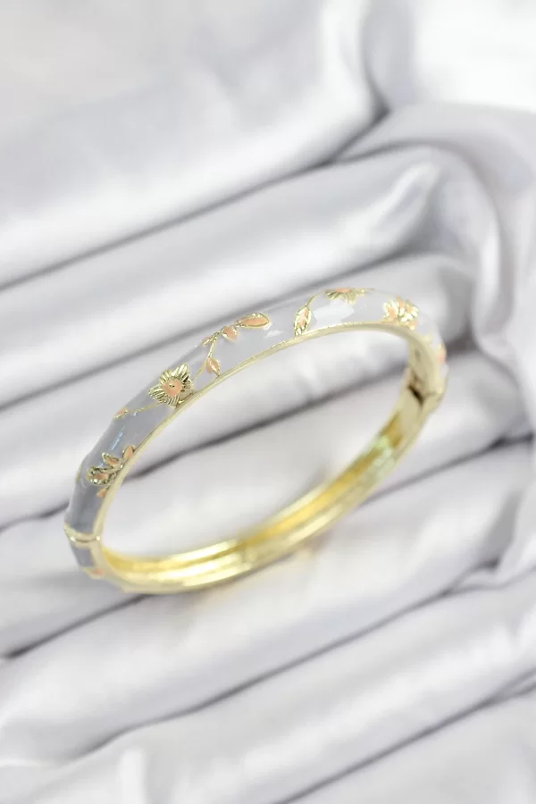 Mineli Pirinç Lila Çiçek Motifli Gold Renk Kadın Kelepçe