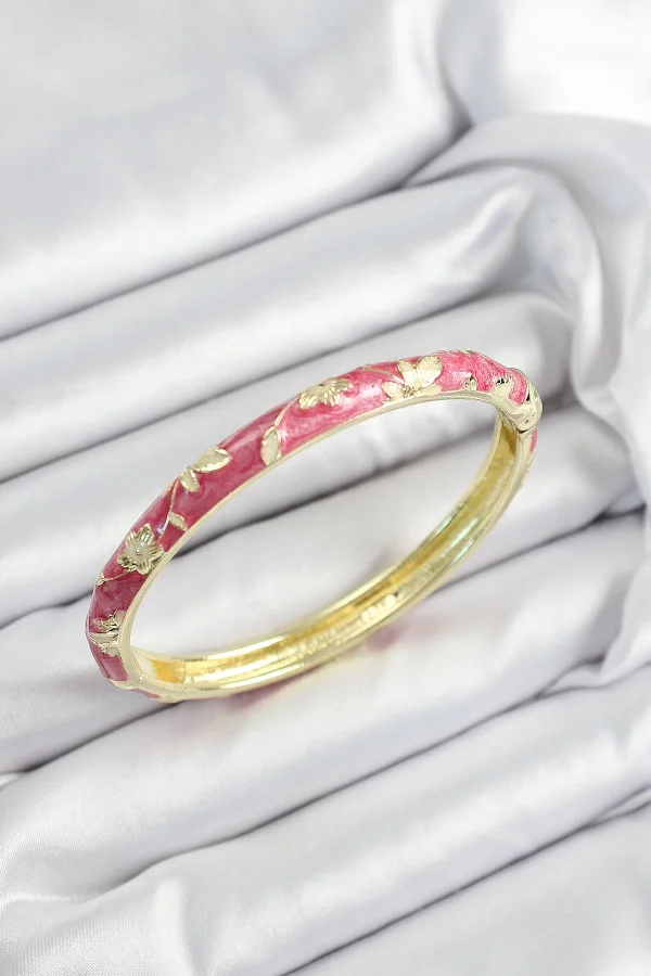 Mineli Pirinç Pembe Çiçek Motifli Gold Renk Kadın Kelepçe