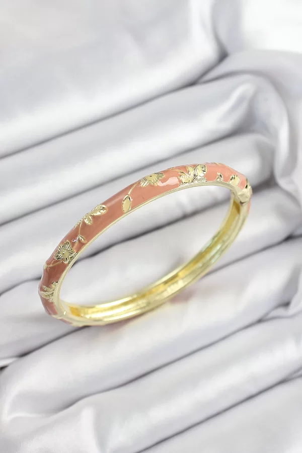 Mineli Pirinç Pembe Çiçek Motifli Gold Renk Kadın Kelepçe