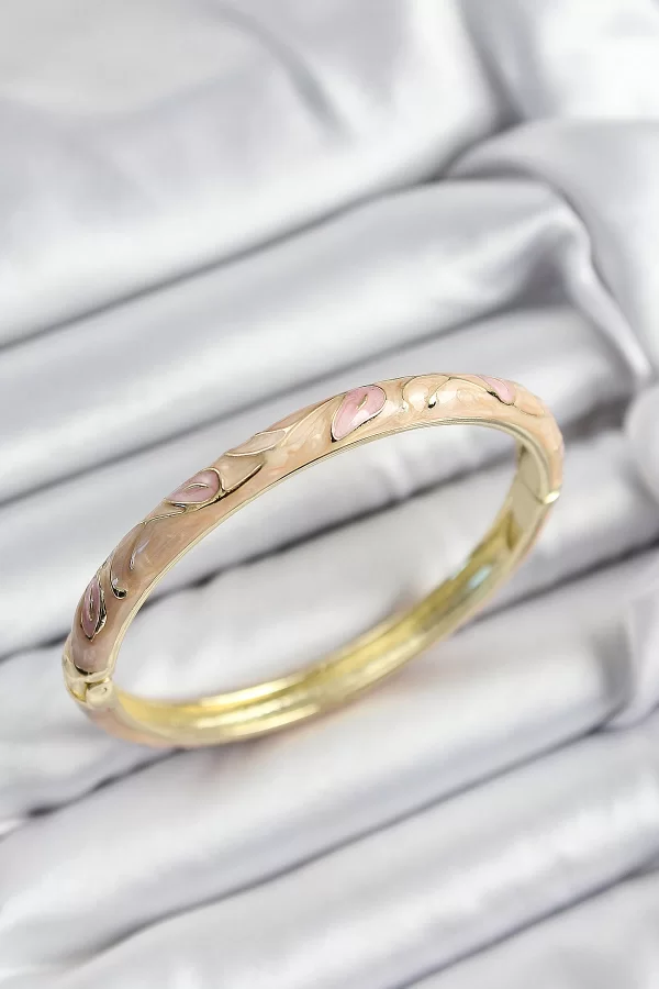 Mineli Pirinç Pembe Ve Yavru Ağzı Çiçek Motifli Gold Renk Kadın Kelepçe