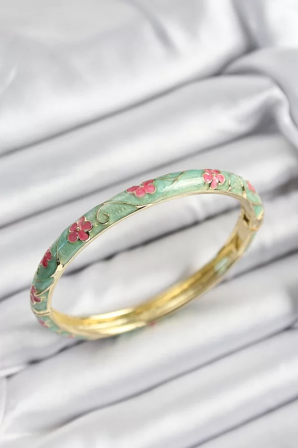 Mineli Pirinç Pembe Ve Yeşil Çiçek Motifli Gold Renk Kadın Kelepçe