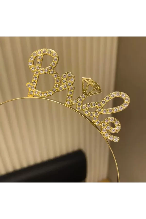 Nessiworld Altın Renkli Taşlı “Bride” Gelin Tacı – El Yazısı Yazı Tipiyle