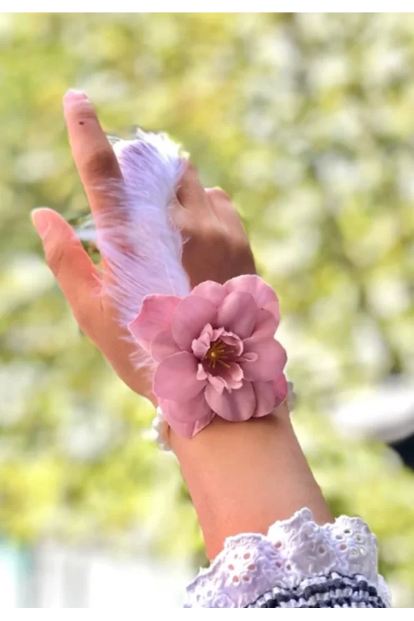 Nessiworld Bride to be Nedime Gelin Bilekliği Tüy ve İnci Boncuk Detaylı Pembe Renkli Bekarlığa Veda Partisi Bilekliği 10 Adet