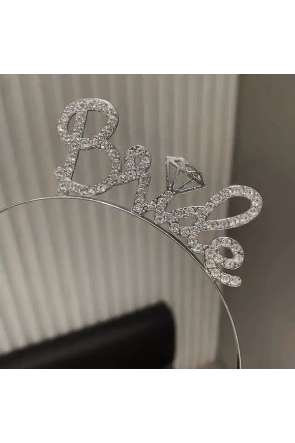 Nessiworld Gümüş Renkli Taşlı “Bride” Gelin Tacı – El Yazısı Yazı Tipiyle