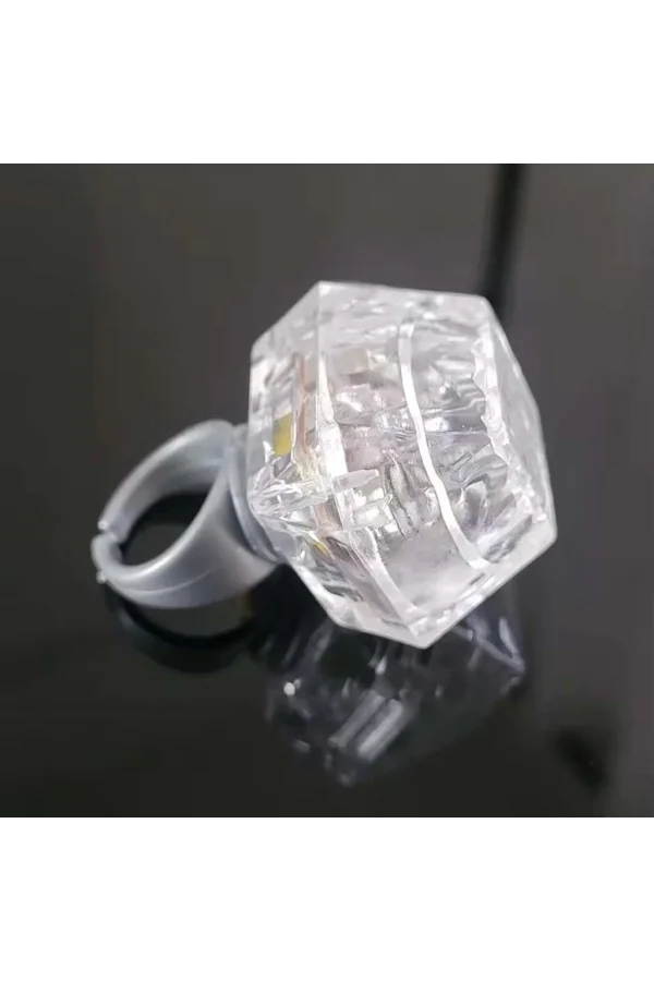 Nessiworld  Kristal Tasarımlı Led Glow Işıklı 3 Modlu Gümüş Yüzük 3.5 x 5 cm