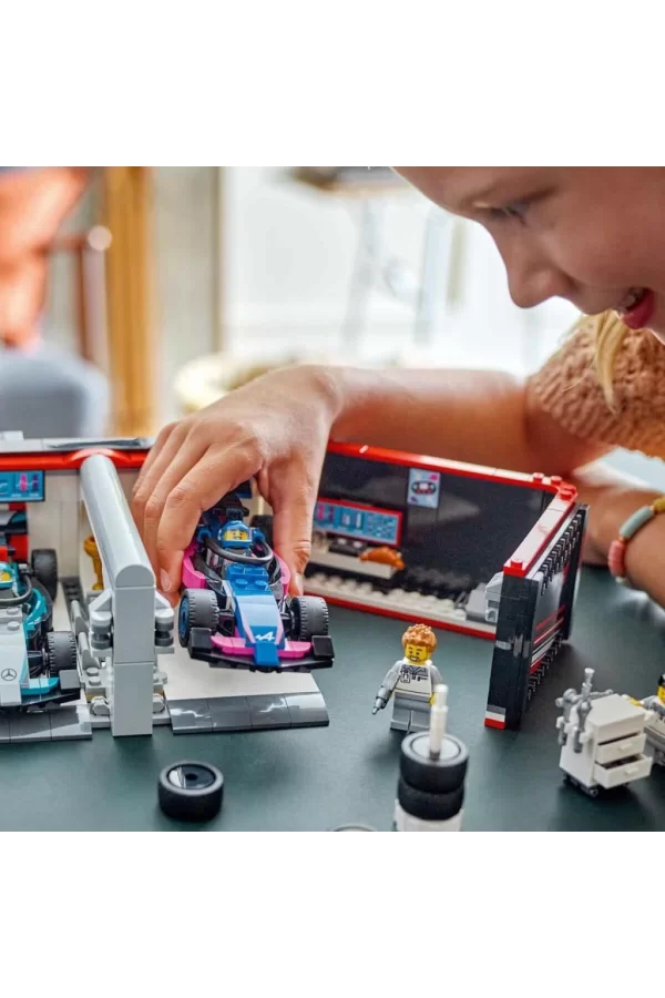 Nessiworld  LEGO City F1 Garajı ve Mercedes-AMG ve Alpine Arabaları 60444