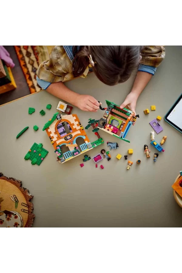 Nessiworld LEGO Friends Midilli Çiftliği ve Ahır 42654