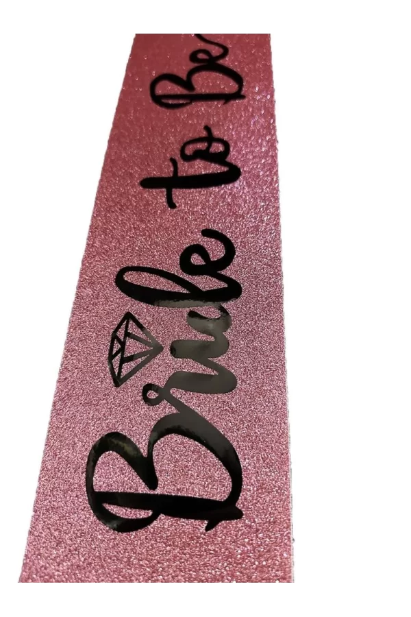 Nessiworld  Pembe Üzeri Siyah İtalik Alyanslı Bride To Be Yazılı Simli Işıltılı Kuşak Kemer 10x80 cm