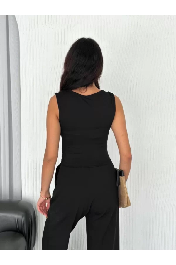 Osy Modal Yumuşak Dokulu Kumaş Bisiklet Yaka Sıfır Kol Bluz Omuz Toka Aksesuar Detaylı - Siyah
