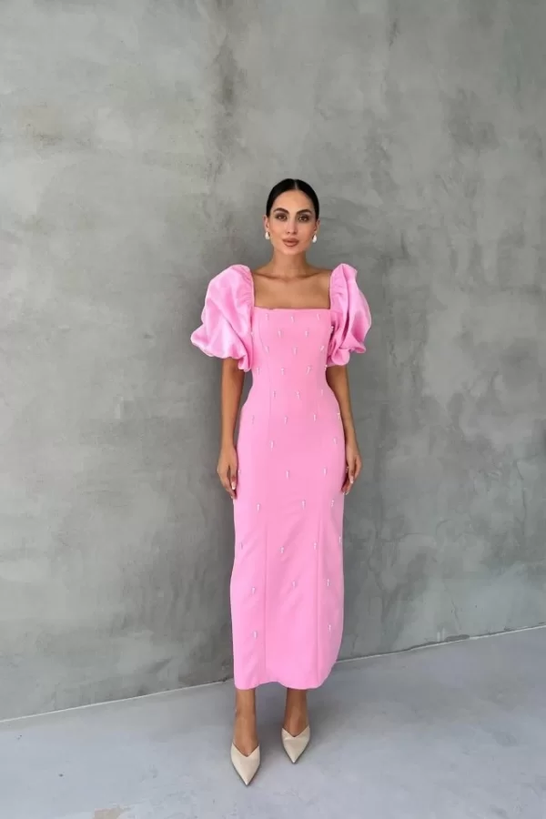 Pembe İşlemeli Kolu Garnili Elbise