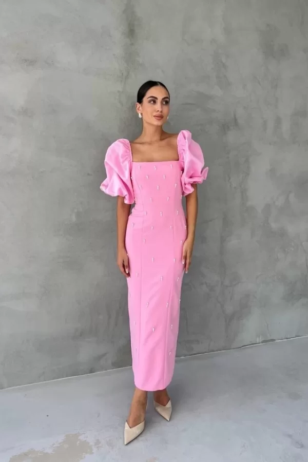Pembe İşlemeli Kolu Garnili Elbise