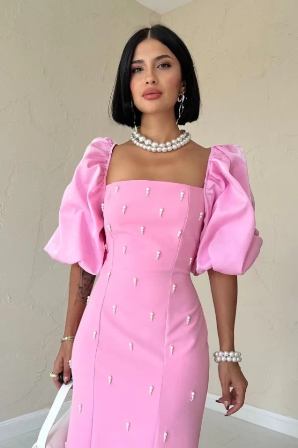 Pembe İşlemeli Kolu Garnili Elbise