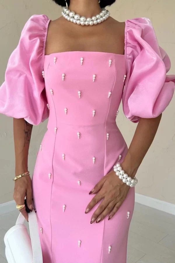Pembe İşlemeli Kolu Garnili Elbise