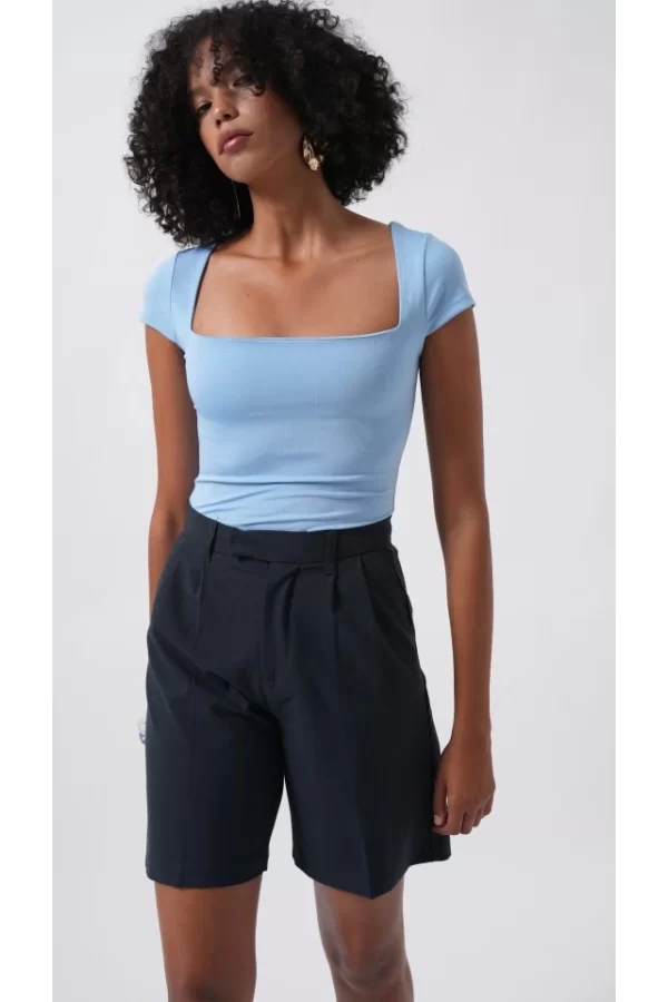 Pencere Detay Mini Dekolte Bluz