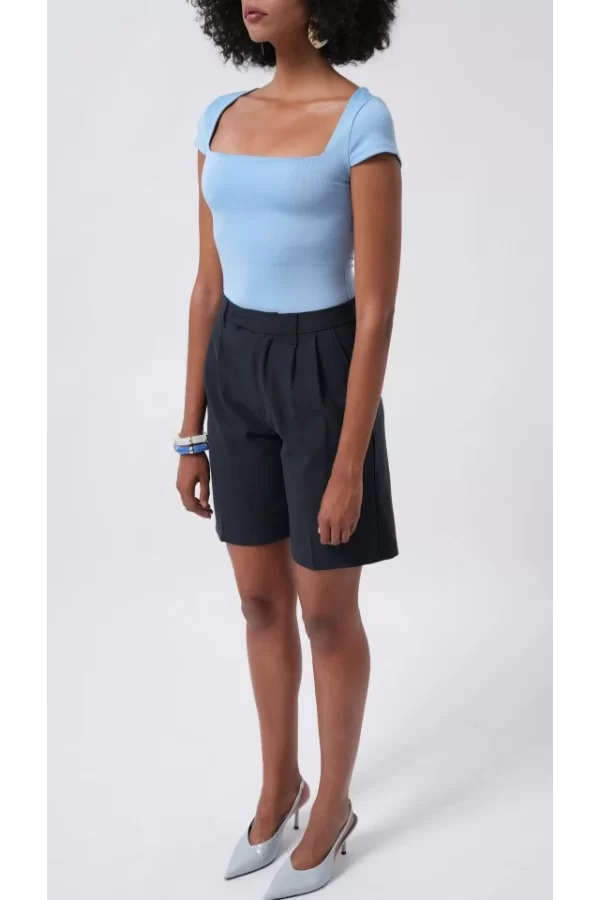 Pencere Detay Mini Dekolte Bluz