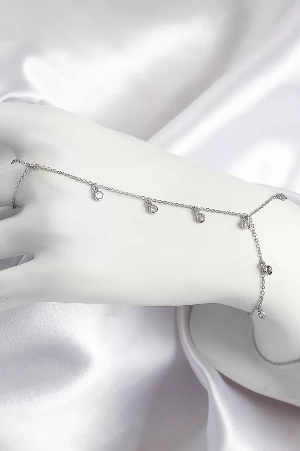 Pirinç Zirkon Taşlı Sallantılı Model Gümüş Renk Kadın Şahmeran