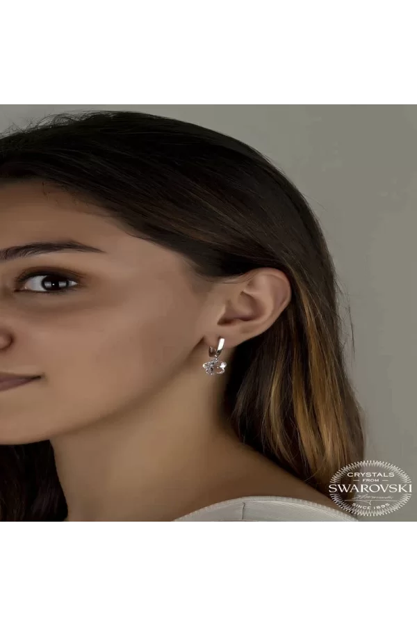 Luz&Pos Swarovski Crystal Taşlı Gümüş Beyaz Papatya Sallantılı Kadın Küpe