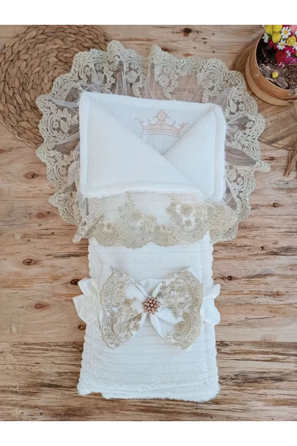 Luz&Pos Yenidoğan Beyaz Wool Yün Kumaş Taç Nakışlı Trilüks Kundak Bebek Battaniyesi Beyaz