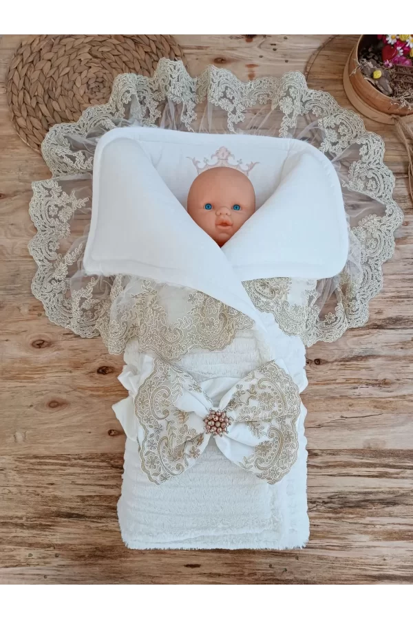 Luz&Pos Yenidoğan Beyaz Wool Yün Kumaş Taç Nakışlı Trilüks Kundak Bebek Battaniyesi Beyaz