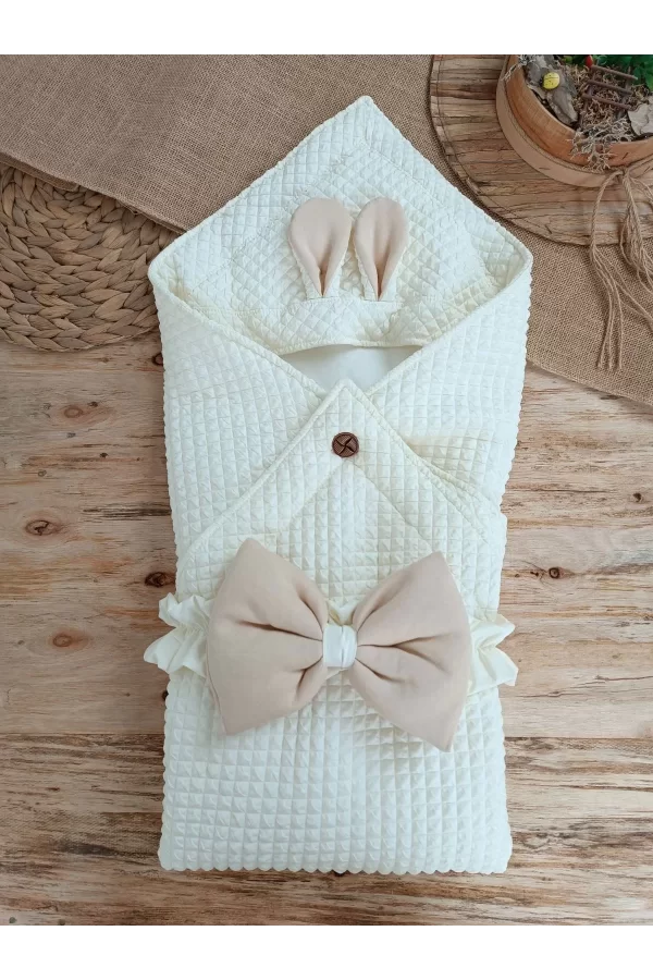 Luz&Pos Yenidoğan Kulaklı Şapkalı Düğme Detaylı Fiyonklu Bebek Battaniyesi Kundak Krem
