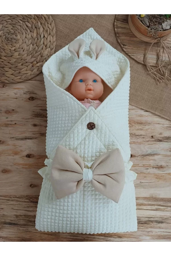 Luz&Pos Yenidoğan Kulaklı Şapkalı Düğme Detaylı Fiyonklu Bebek Battaniyesi Kundak Krem