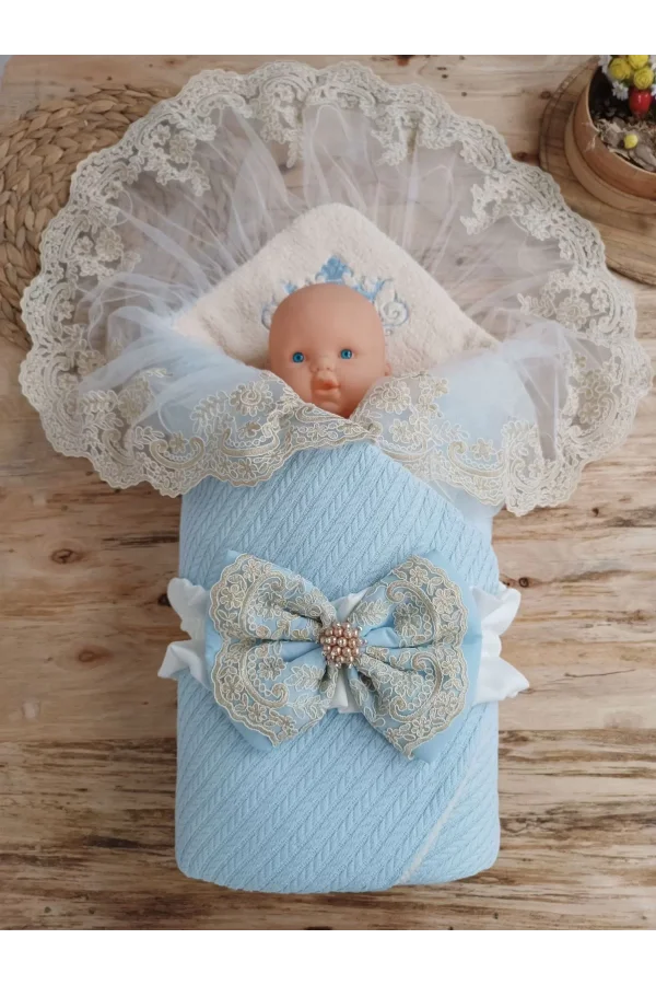 Luz&Pos Yenidoğan Kuzulu Taç Nakış Güpürlü Fiyonklu Duvaklı Prizma Taş Unisex Kundak Bebek Battaniyesi Mavi