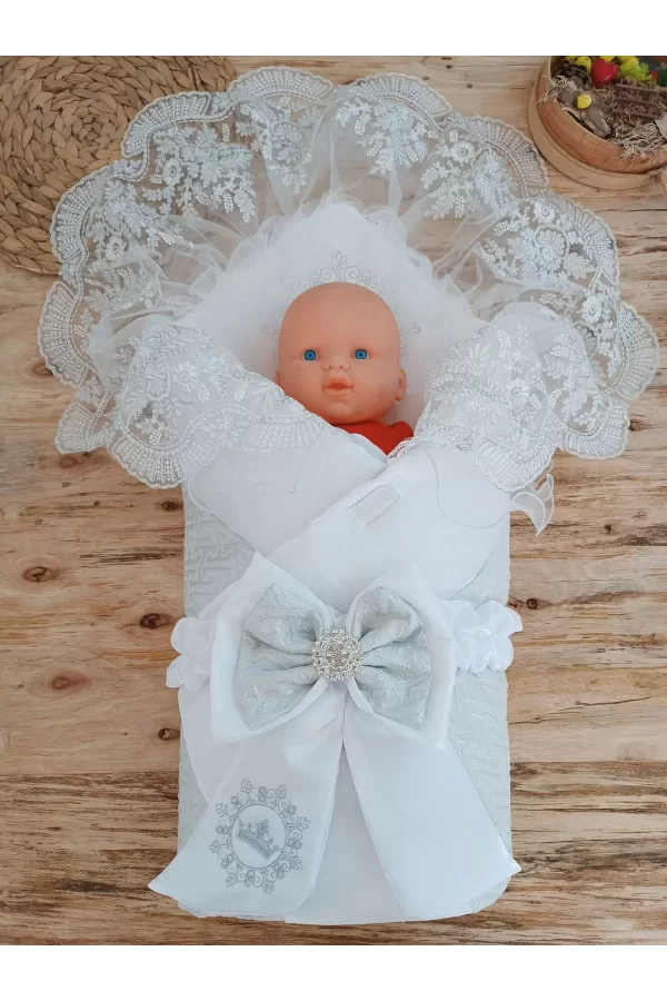 Luz&Pos Yenidoğan Titi Taç Nakışlı Plazma Taşlı Güpürlü Çift Fiyonk Duvaklı Trilüks Kundak Bebek Battaniyesi Gümüş