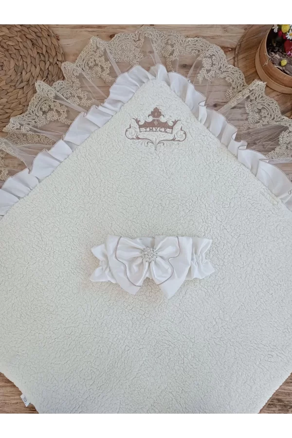 Luz&Pos Yenidoğan Wool Yün Kumaş Taç Nakışlı Güpür Duvaklı Fiyonk Prizma Taş Unisex Kundak Bebek Battaniyesi Kahverengi