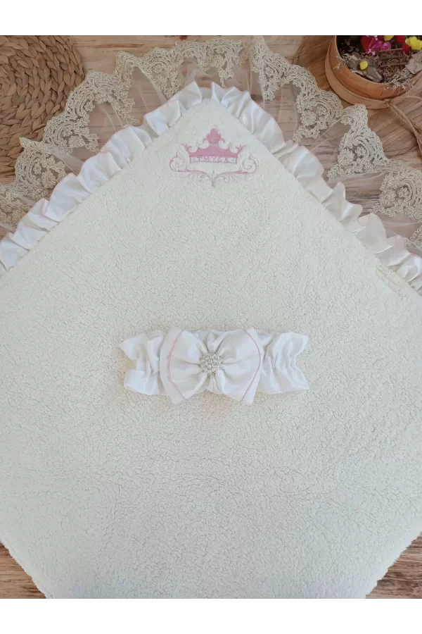 Luz&Pos Yenidoğan Wool Yün Kumaş Taç Nakışlı Güpür Duvaklı Fiyonk Prizma Taş Unisex Kundak Bebek Battaniyesi Pembe