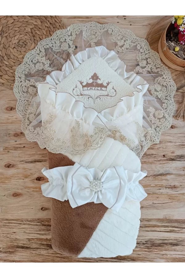 Luz&Pos Yenidoğan Wool Yün Kumaş Taç Nakışlı Güpür Duvaklı Fiyonk Prizma Taş Unisex Kundak Bebek Battaniyesi Kahverengi