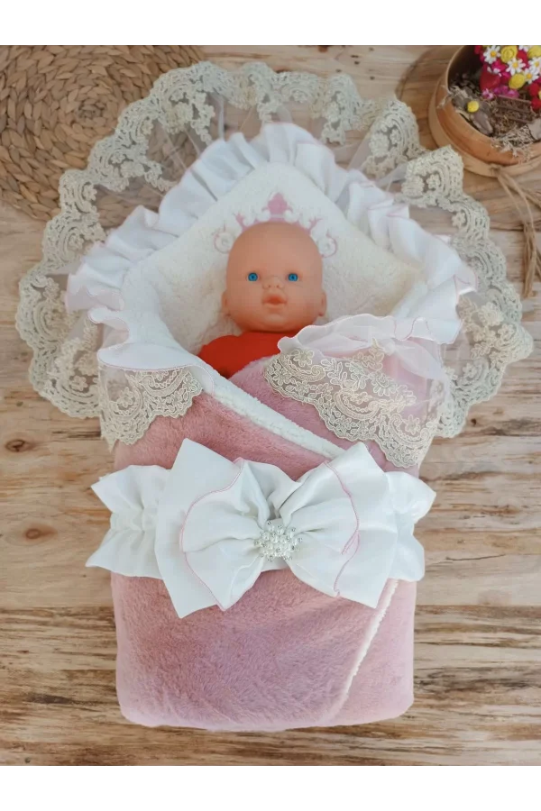 Luz&Pos Yenidoğan Wool Yün Kumaş Taç Nakışlı Güpür Duvaklı Fiyonk Prizma Taş Unisex Kundak Bebek Battaniyesi Pembe