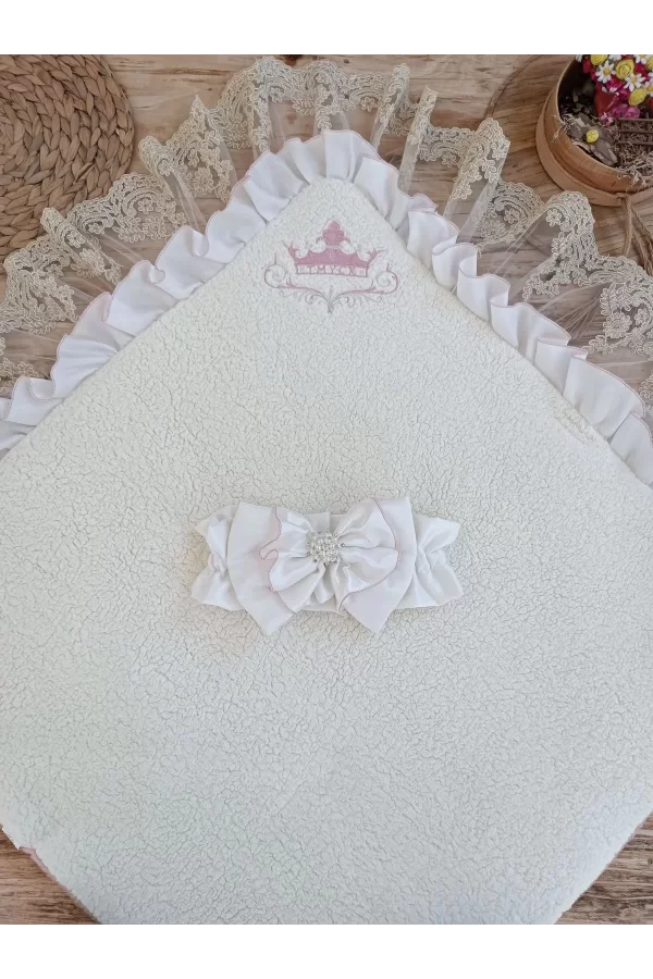 Luz&Pos Yenidoğan Wool Yün Kumaş Taç Nakışlı Güpür Duvaklı Fiyonk Prizma Taş Unisex Kundak Bebek Battaniyesi Pembe