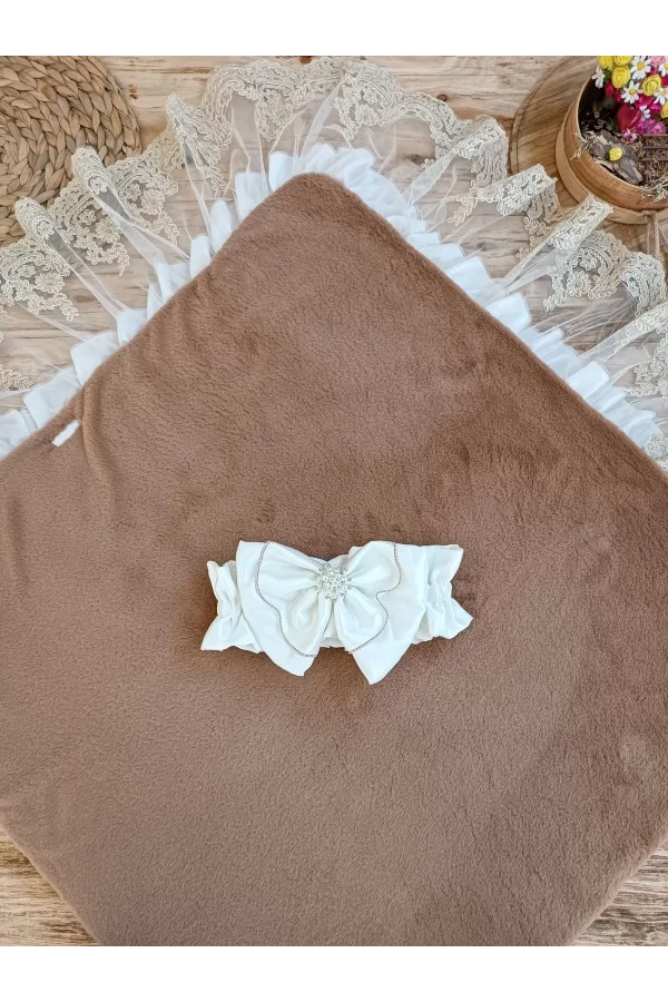 Luz&Pos Yenidoğan Wool Yün Kumaş Taç Nakışlı Güpür Duvaklı Fiyonk Prizma Taş Unisex Kundak Bebek Battaniyesi Kahverengi