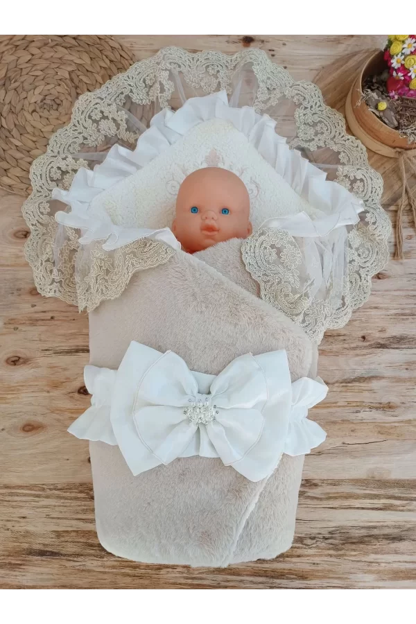 Luz&Pos Yenidoğan Wool Yün Kumaş Taç Nakışlı Güpür Duvaklı Fiyonk Prizma Taş Unisex Kundak Bebek Battaniyesi Bej