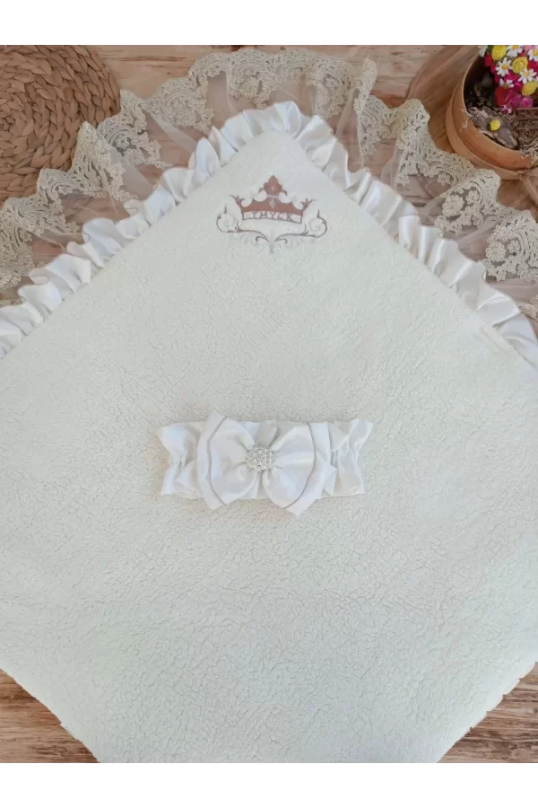 Luz&Pos Yenidoğan Wool Yün Kumaş Taç Nakışlı Güpür Duvaklı Fiyonk Prizma Taş Unisex Kundak Bebek Battaniyesi Kahverengi