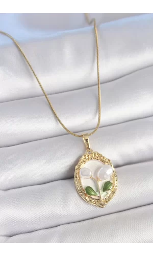316L Çelik Gold Renk Zincir Beyaz Mineli İncili Çiçek İşlemeli Portre Model Kadın Kolye