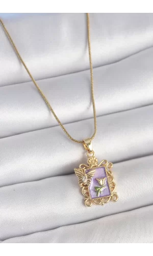316L Çelik Gold Renk Zincir Mor Mineli Çiçek İşlemeli Zirkon Taşlı Kelebek Detay Portre Model Kadın Kolye