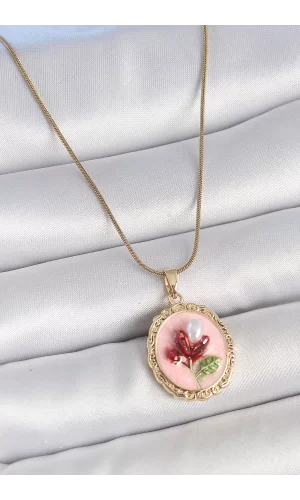 316L Çelik Gold Renk Zincir Pembe Mineli İncili Çiçek İşlemeli Portre Model Kadın Kolye