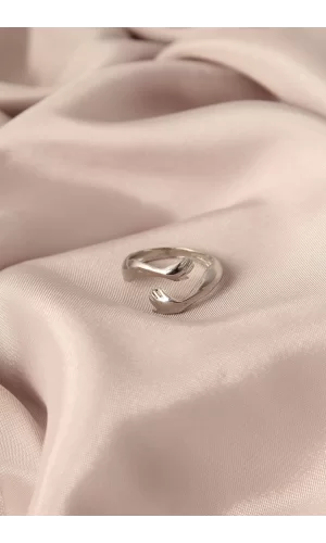 Ayarlamalı Gümüş Renk Metal Sarılan Eller Model Kadın Yüzük