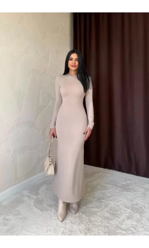 Bej Vücudu Saran Uzun Elbise