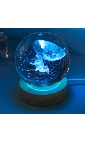 Dekoratif Uçan Astronot Tasarımlı Ahşap Altlıklı Işıklı Cam Küre Büyük Boy Cam:8cm Ahşap:2cm