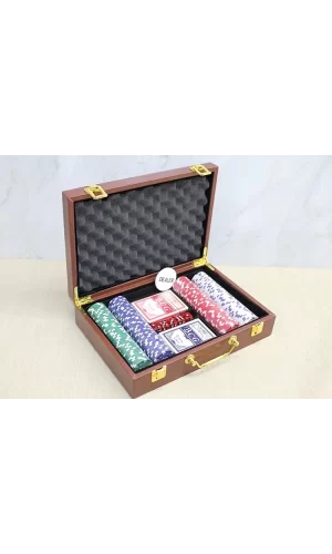 Deri Çantalı 200 Chip Ve 2 Adet İskambil Kağitına Sahip Poker Oyunu Alk4229